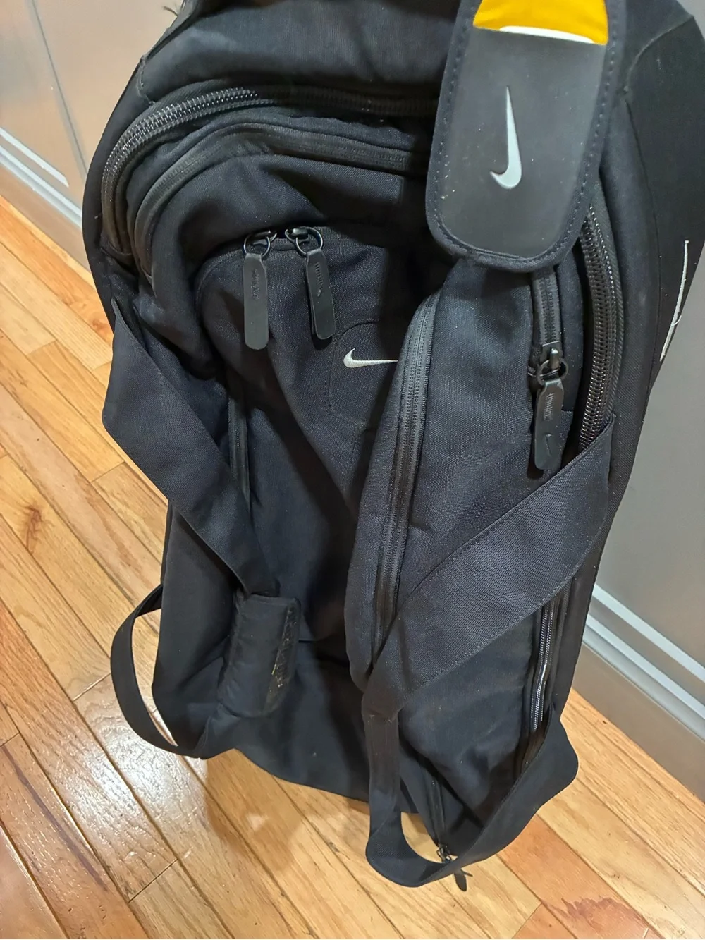 Nike Rare Rolling Duffel luggage Two Wheel Cabin Roller - Black Suitcase 26”